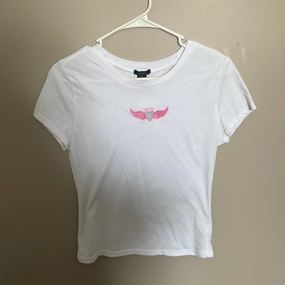 white rue 21 tee with pink heart. size medium.